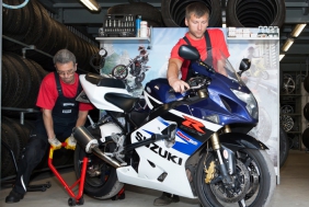 MOTO RIEPU MONTĀŽA UN BALANSĒŠANA